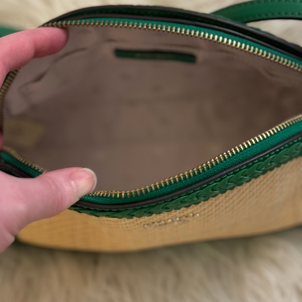 🆕NWT🆕 Kate Spade Straw Dome Crossbody with Green Bean Saffiano Leather Trim!💚 - Picture 3 of 7